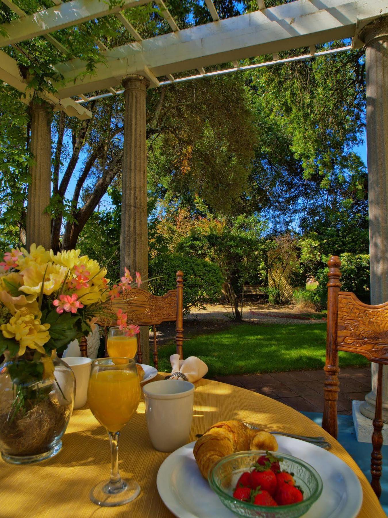 Shady Oaks Country Inn St. Helena Restauracja zdjęcie